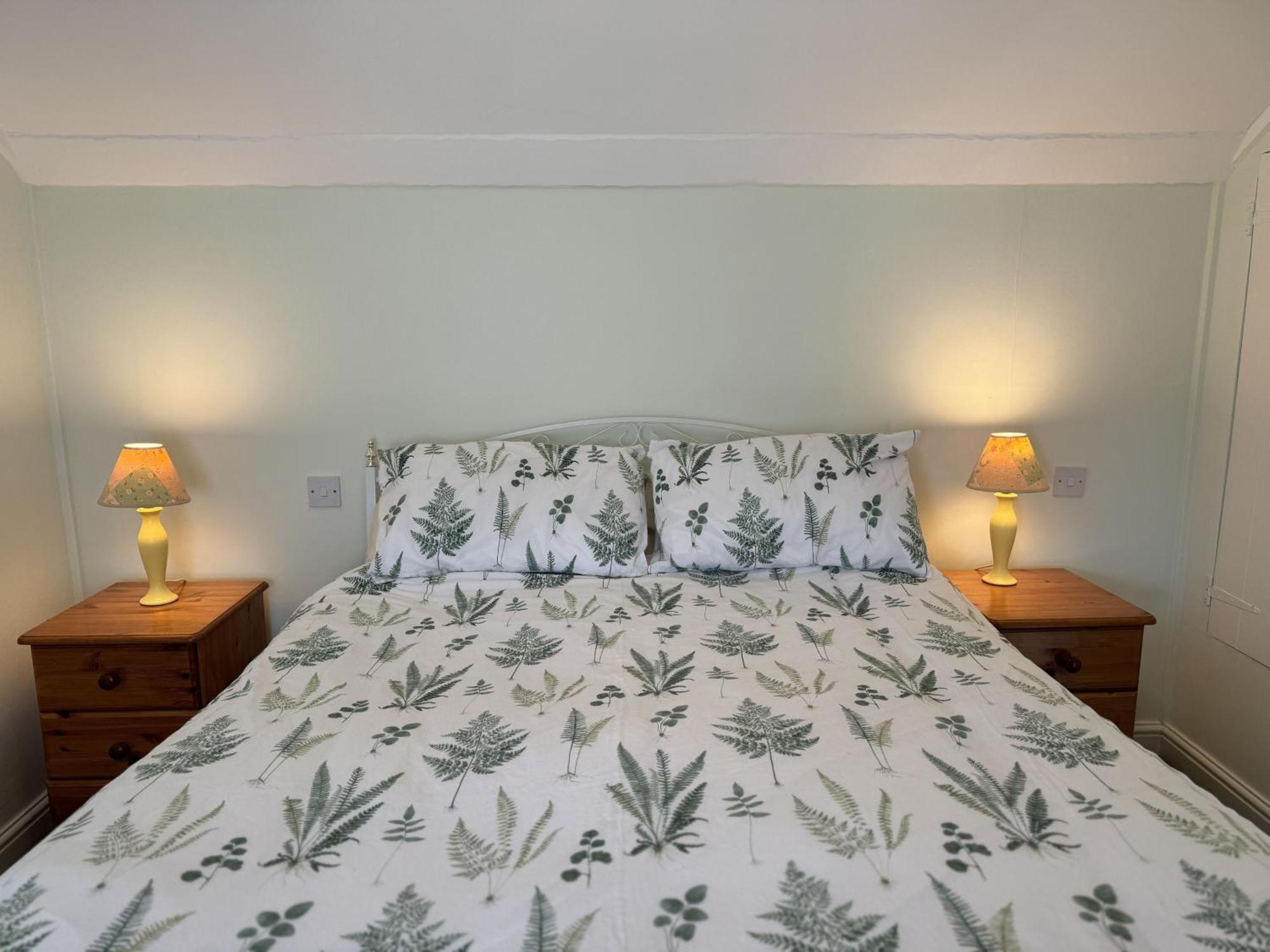 Greenswood Cottage - Cosy Cottage, Rural Location, Beautiful Landscaped Gardens With Pond And Lake ดาร์ตมัธ ภายนอก รูปภาพ